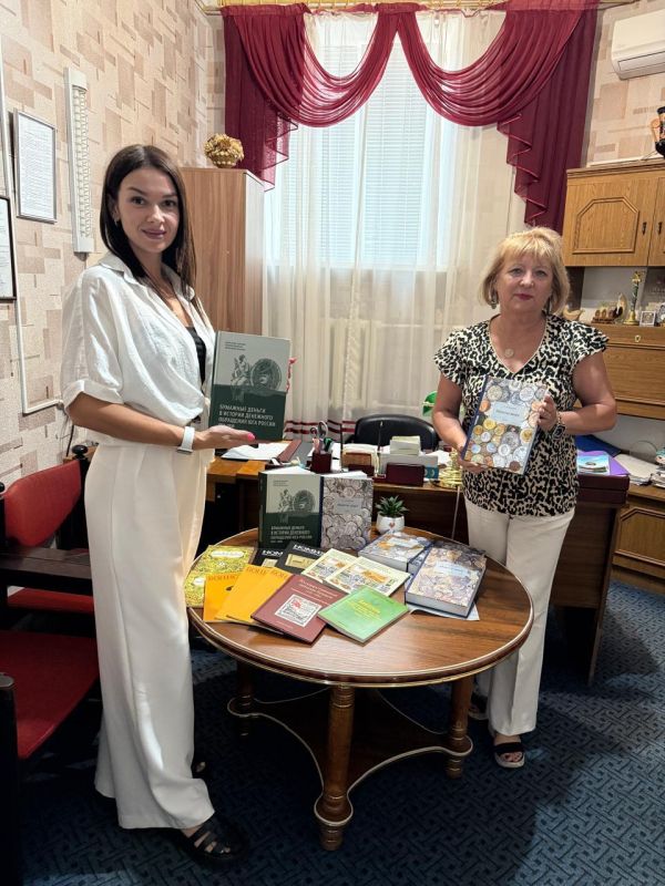 В керченскую библиотеку передали книги о бонистике В керченскую библиотеку передали книги о бонистике