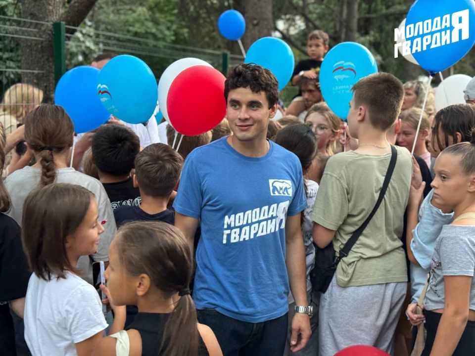 Молодогвардейцы Ялты помогли открыть новую детскую площадку Молодогвардейцы Ялты помогли открыть новую детскую площадку