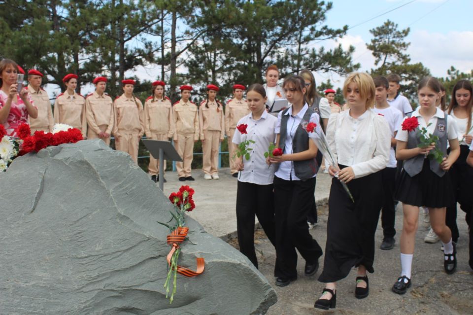 Сегодня, по моему поручению, мой заместитель Ленара Джелялова приняла участие в митинге памяти у памятного знака на холме Дорт-куль, посвящённом воинам, павшим в Крымской войне 1853–1856 годов Сегодня, по моему поручению, мой заместитель Ленара Джелялова приняла участие в митинге памяти у памятного знака на холме Дорт-куль, посвящённом воинам, павшим в Крымской войне 1853–1856 годов