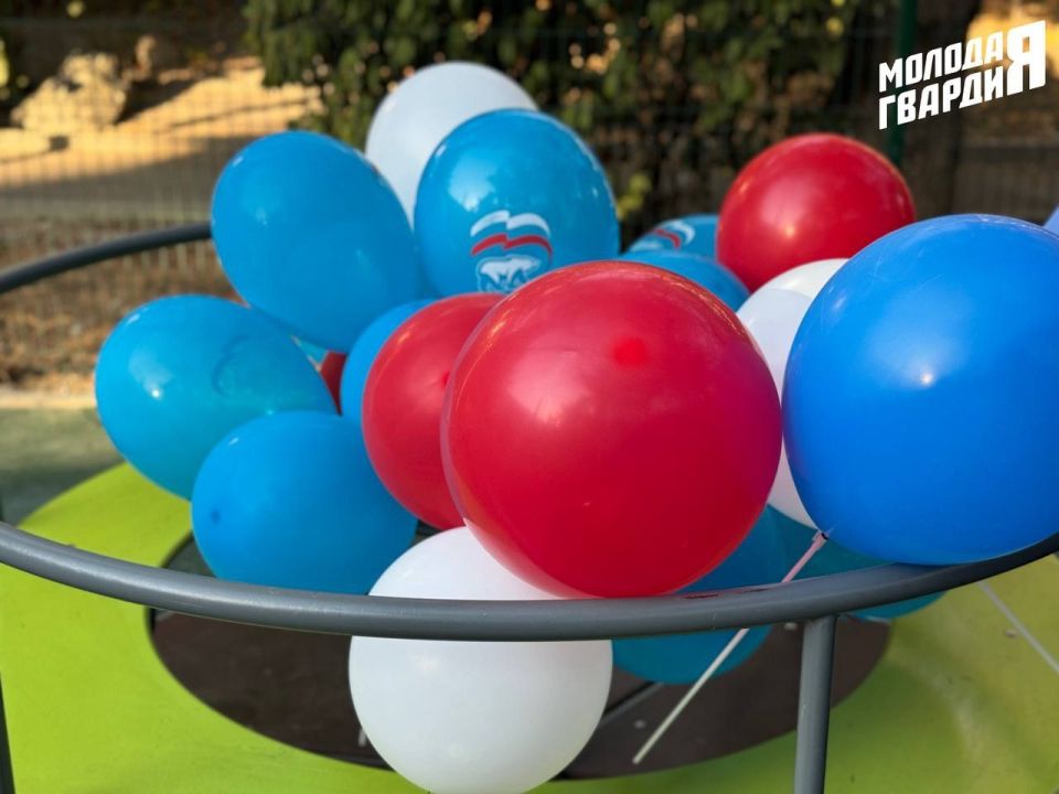 Молодогвардейцы Ялты помогли открыть новую детскую площадку Молодогвардейцы Ялты помогли открыть новую детскую площадку
