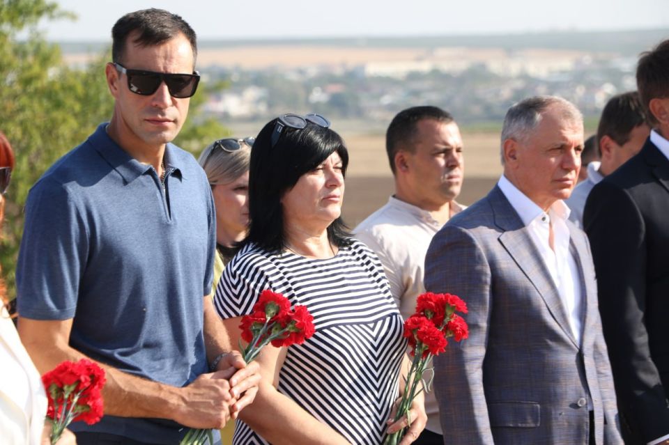 Анжелика Ястребова: На территории объекта культурного наследия регионального значения «Мемориальный комплекс – Поле Альминского сражения» в селе Вилино состоялось мероприятие, приуроченное ко Дню памяти воинов, павших в... Анжелика Ястребова: На территории объекта культурного наследия регионального значения «Мемориальный комплекс – Поле Альминского сражения» в селе Вилино состоялось мероприятие, приуроченное ко Дню памяти воинов, павших в...