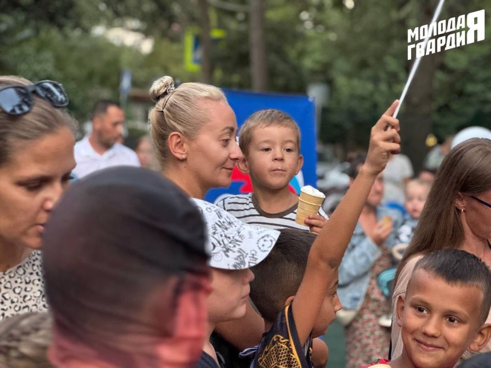 Молодогвардейцы Ялты помогли открыть новую детскую площадку Молодогвардейцы Ялты помогли открыть новую детскую площадку