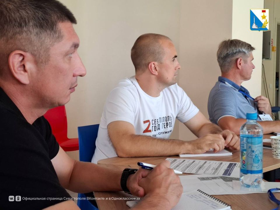 Участники программы «Севастополь — город Героев» изучают систему госуправления Участники программы «Севастополь — город Героев» изучают систему госуправления