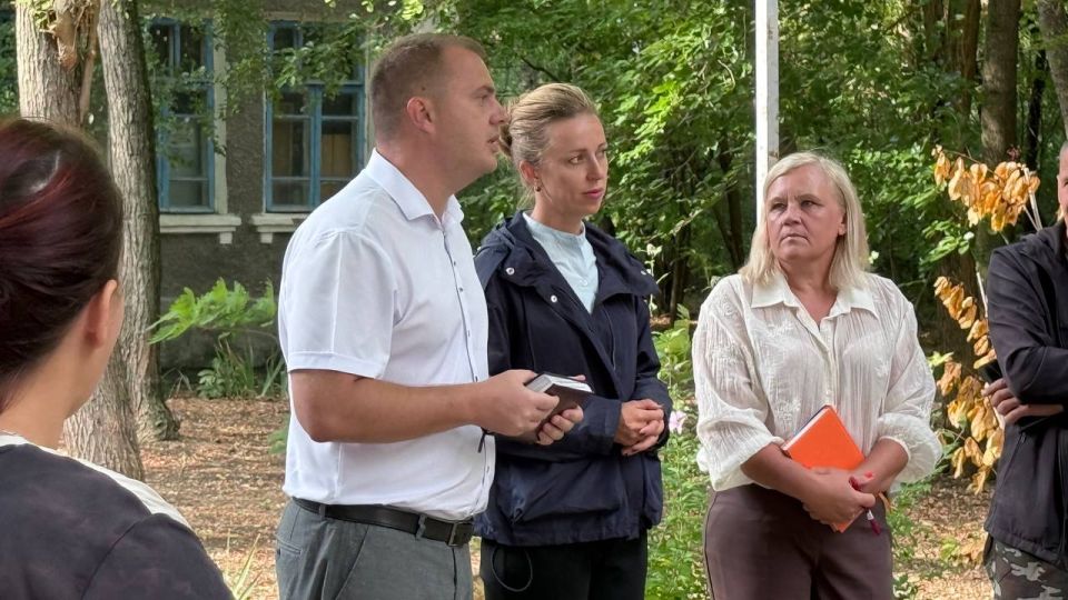 Антон Кравец: Совместно с заместителем председателя Нижнегорского районного совета Ириной Швайко провели встречу с гражданами в с.Лиственное по вопросу газификации домовладений Антон Кравец: Совместно с заместителем председателя Нижнегорского районного совета Ириной Швайко провели встречу с гражданами в с.Лиственное по вопросу газификации домовладений