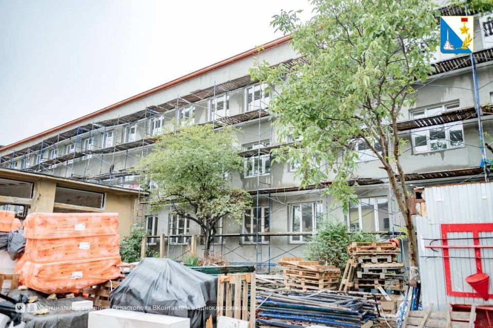 Ремонтируем школы. Капитальный ремонт школы № 16 («Образовательный центр имени В.Д. Ревякина») ведется по нацпроекту «Молодёжь и дети»