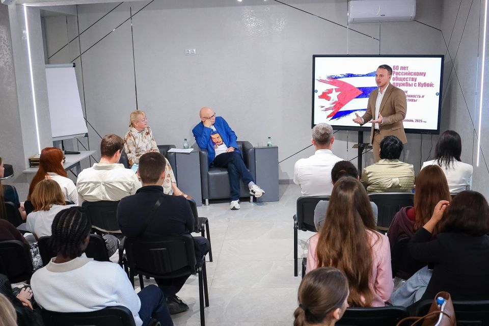 В крымскую столицу с визитом прибыл профессор, президент Российского общества дружбы с Кубой (РОДК) Алексей Лавров В крымскую столицу с визитом прибыл профессор, президент Российского общества дружбы с Кубой (РОДК) Алексей Лавров