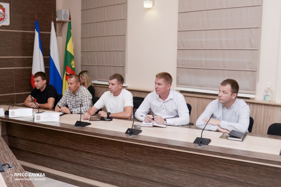 В Евпатории прошло еженедельное совещание с руководителями ресурсоснабжающих и коммунальных предприятий, на котором обсуждались актуальные вопросы жизнедеятельности города В Евпатории прошло еженедельное совещание с руководителями ресурсоснабжающих и коммунальных предприятий, на котором обсуждались актуальные вопросы жизнедеятельности города