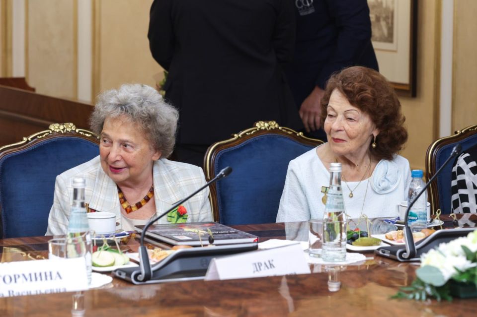 Валентина Матвиенко: Принято решение снять ограничение о пребывании в блокадном Ленинграде не менее 4 месяцев для присвоения статуса блокадника Валентина Матвиенко: Принято решение снять ограничение о пребывании в блокадном Ленинграде не менее 4 месяцев для присвоения статуса блокадника