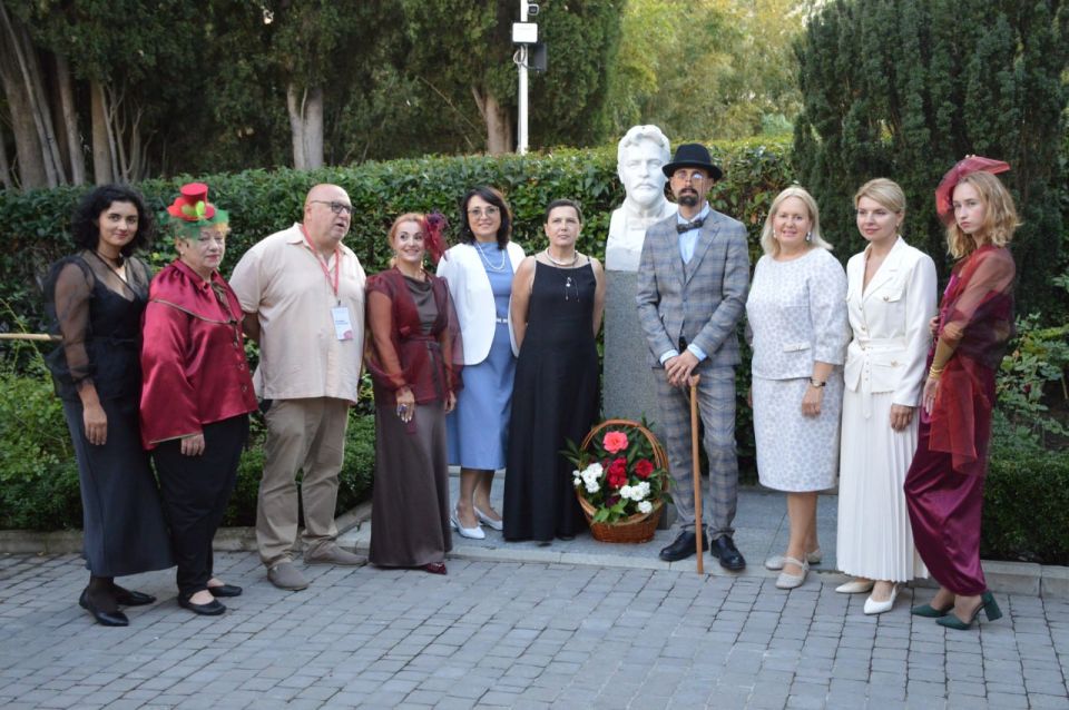 Янина Павленко: Ялта вновь стала центром притяжения талантливых творческих коллективов – в Доме-музее А.П. Чехова стартовал IV Фестиваль любительских театров! Янина Павленко: Ялта вновь стала центром притяжения талантливых творческих коллективов – в Доме-музее А.П. Чехова стартовал IV Фестиваль любительских театров!