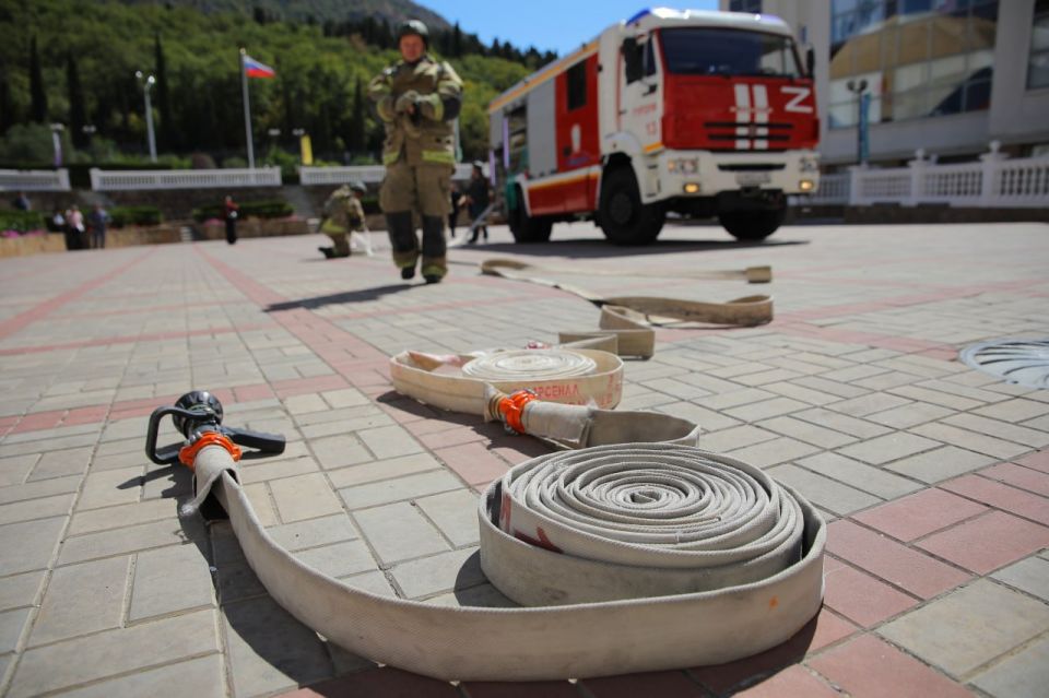 Сотрудники МЧС России проводят уроки безопасности в образовательных учреждениях полуострова Сотрудники МЧС России проводят уроки безопасности в образовательных учреждениях полуострова