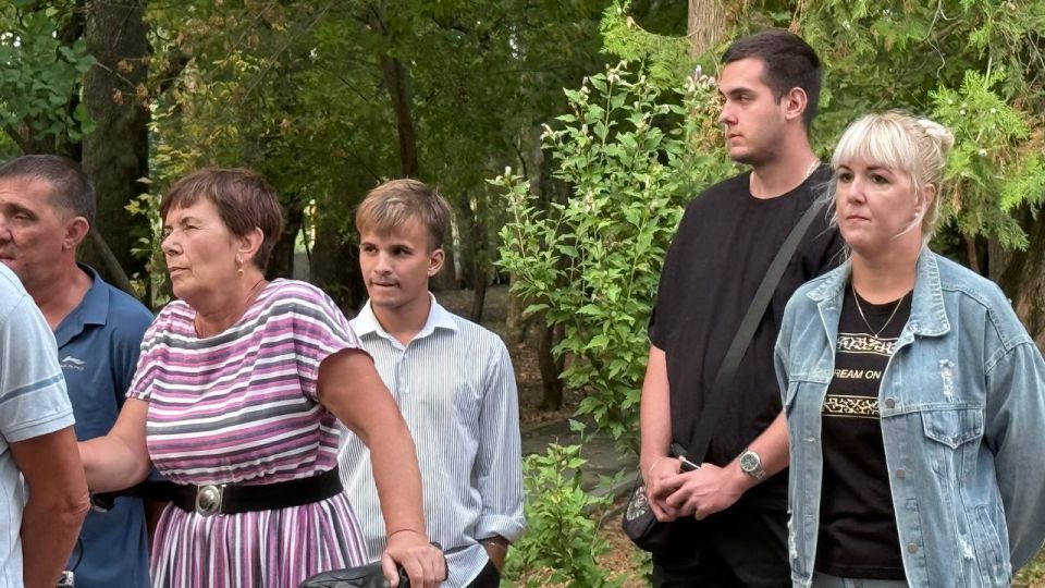 Антон Кравец: Совместно с заместителем председателя Нижнегорского районного совета Ириной Швайко провели встречу с гражданами в с.Лиственное по вопросу газификации домовладений Антон Кравец: Совместно с заместителем председателя Нижнегорского районного совета Ириной Швайко провели встречу с гражданами в с.Лиственное по вопросу газификации домовладений