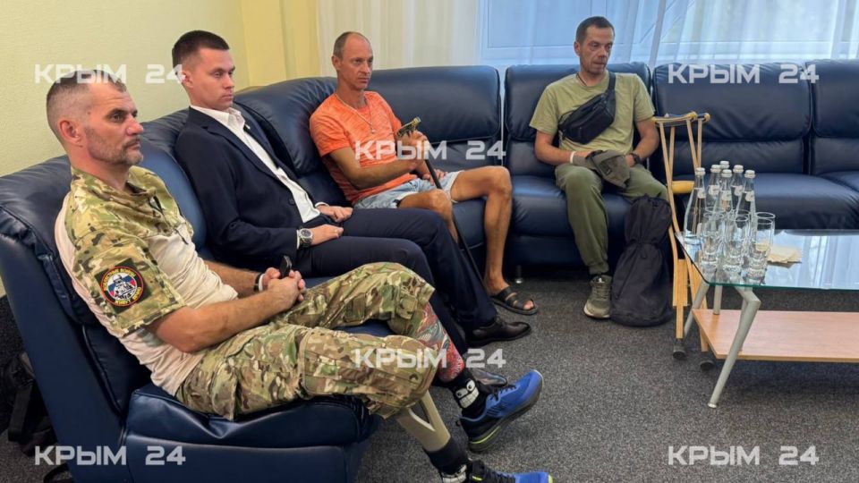 Герой России Олег Пивоваров встретился с участниками СВО в Евпатории Герой России Олег Пивоваров встретился с участниками СВО в Евпатории