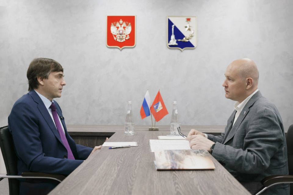 Сергей Кравцов посетил обновленные детский сад и школу в Севастополе Сергей Кравцов посетил обновленные детский сад и школу в Севастополе