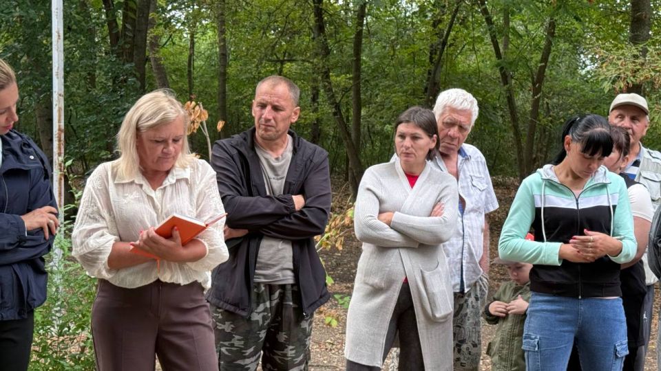 Антон Кравец: Совместно с заместителем председателя Нижнегорского районного совета Ириной Швайко провели встречу с гражданами в с.Лиственное по вопросу газификации домовладений Антон Кравец: Совместно с заместителем председателя Нижнегорского районного совета Ириной Швайко провели встречу с гражданами в с.Лиственное по вопросу газификации домовладений