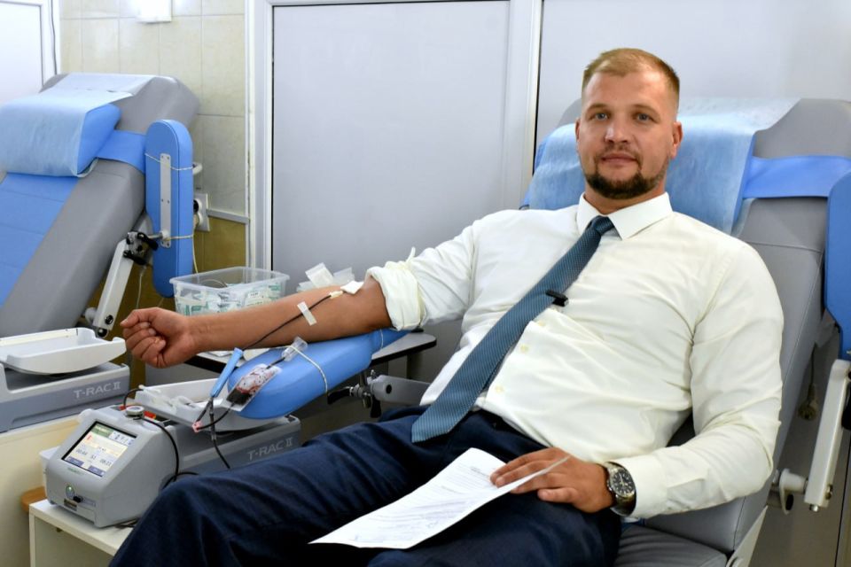 Третий в Крыму донор стволовых клеток получил заслуженную награду ФМБА России Третий в Крыму донор стволовых клеток получил заслуженную награду ФМБА России