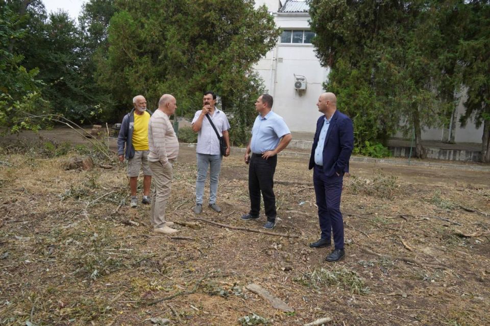 В Молодежном парке приступили к строительству спортивных кортов для игры в бадминтон В Молодежном парке приступили к строительству спортивных кортов для игры в бадминтон