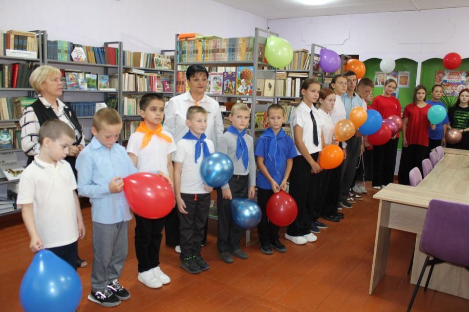 Сегодня в МБОУ "Славновская школа им. А.Г. Гаврилова" состоялось торжественное открытие обновленной библиотеки "Библиотека — это место для жизни", созданной в рамках проекта школьного инициативного бюджетирования «Крым – как... Сегодня в МБОУ "Славновская школа им. А.Г. Гаврилова" состоялось торжественное открытие обновленной библиотеки "Библиотека — это место для жизни", созданной в рамках проекта школьного инициативного бюджетирования «Крым – как...