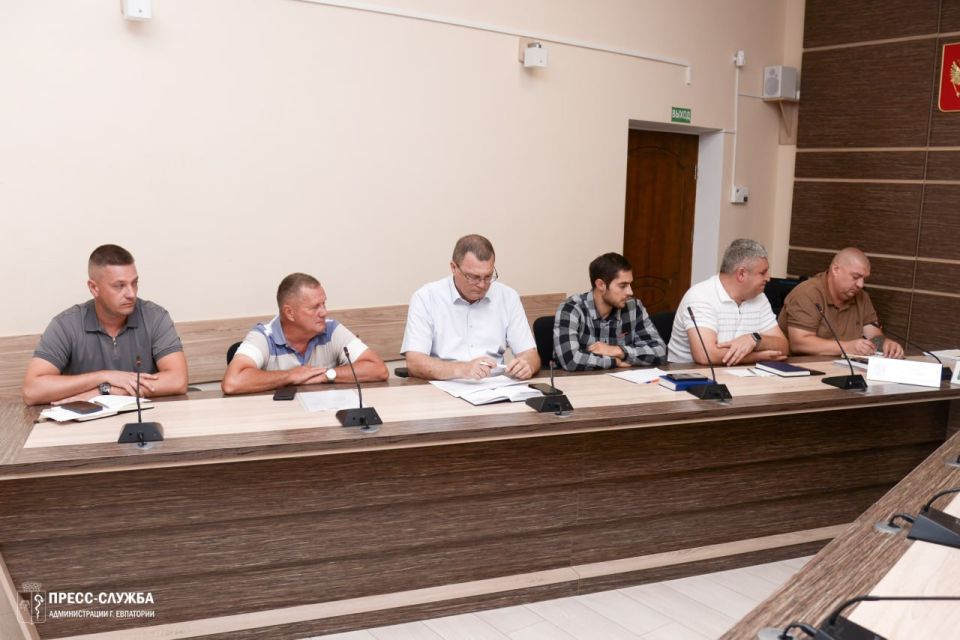 В Евпатории прошло еженедельное совещание с руководителями ресурсоснабжающих и коммунальных предприятий, на котором обсуждались актуальные вопросы жизнедеятельности города В Евпатории прошло еженедельное совещание с руководителями ресурсоснабжающих и коммунальных предприятий, на котором обсуждались актуальные вопросы жизнедеятельности города