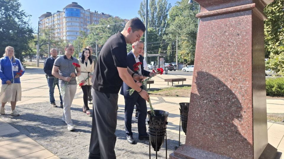 11 сентября в России отмечается памятная дата – День победы русской эскадры под командованием великого флотоводца Фёдора Фёдоровича Ушакова над турецким флотом у мыса Тендра в 1790 году 11 сентября в России отмечается памятная дата – День победы русской эскадры под командованием великого флотоводца Фёдора Фёдоровича Ушакова над турецким флотом у мыса Тендра в 1790 году