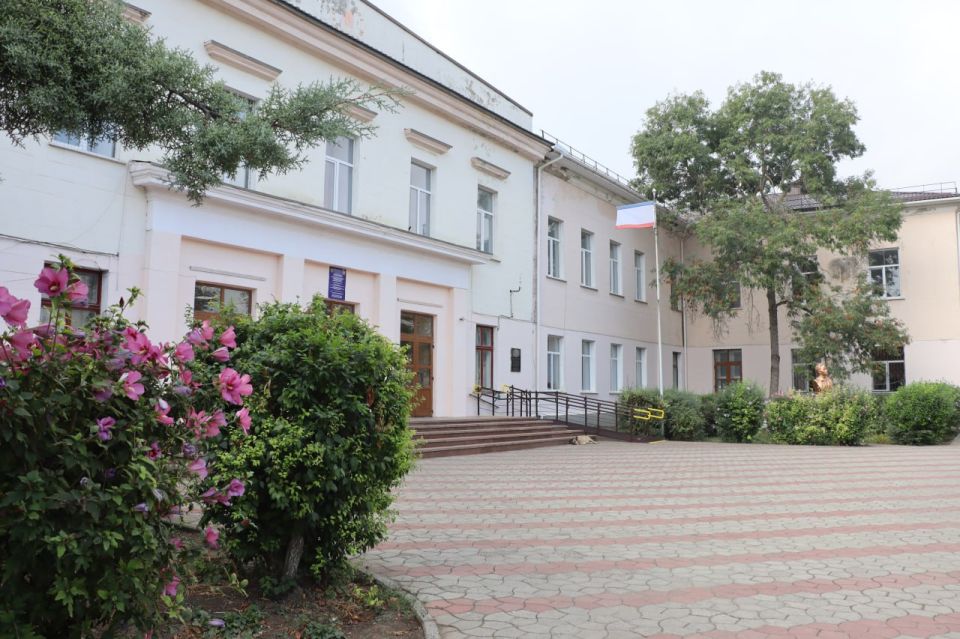В школе №1 им. В.Дубинина приступили к замене окон В школе №1 им. В.Дубинина приступили к замене окон