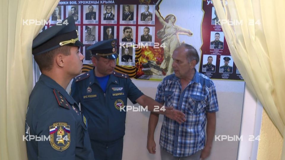 Сотрудники МЧС проверили готовность избирательных участков в Симферополе Сотрудники МЧС проверили готовность избирательных участков в Симферополе