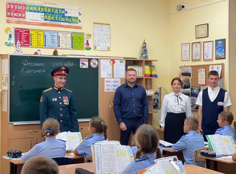 10 сентября в Школе-лицее №3 им. А.С. Макаренко прошла встреча в рамках Года защитника Отечества 10 сентября в Школе-лицее №3 им. А.С. Макаренко прошла встреча в рамках Года защитника Отечества