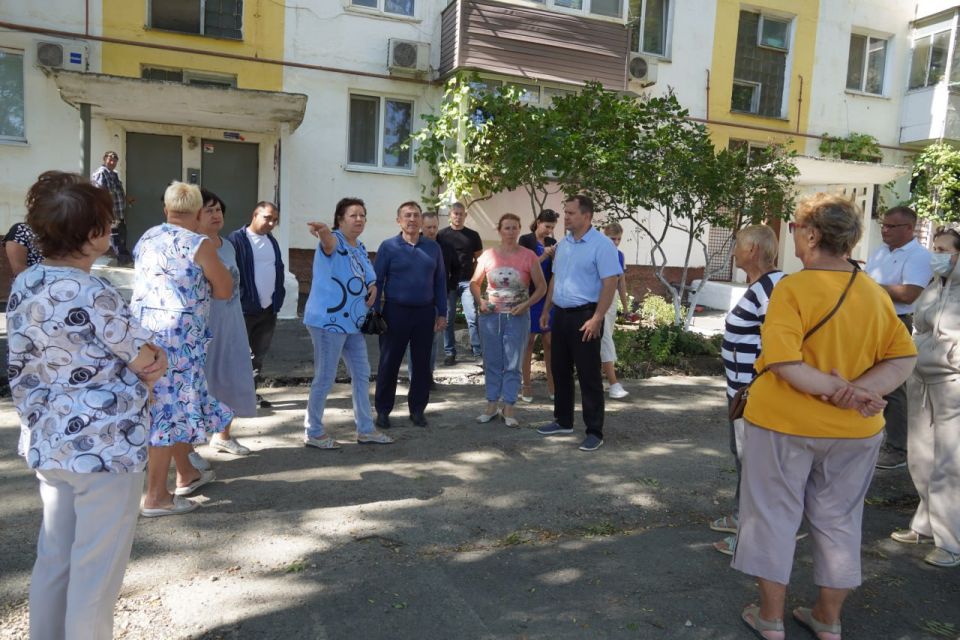 В Керчи с рабочим визитом побывали Председатель Совета министров Республики Крым Юрий Гоцанюк, Министр жилищно-коммунального хозяйства РК Захар Щегленко В Керчи с рабочим визитом побывали Председатель Совета министров Республики Крым Юрий Гоцанюк, Министр жилищно-коммунального хозяйства РК Захар Щегленко