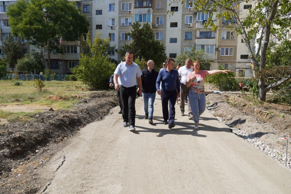 В Керчи с рабочим визитом побывали Председатель Совета министров Республики Крым Юрий Гоцанюк, Министр жилищно-коммунального хозяйства РК Захар Щегленко В Керчи с рабочим визитом побывали Председатель Совета министров Республики Крым Юрий Гоцанюк, Министр жилищно-коммунального хозяйства РК Захар Щегленко