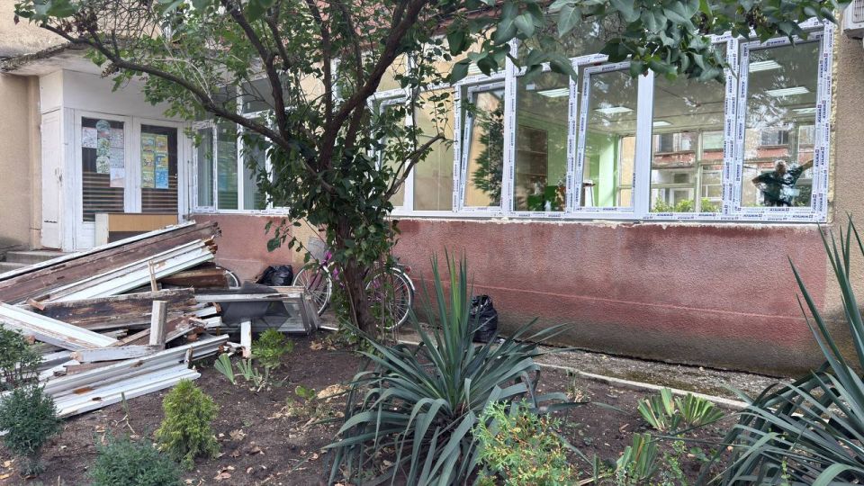 Антон Кравец: Посетил детский садик в с.Лиственное, где в настоящее время выполняются строительные работы Антон Кравец: Посетил детский садик в с.Лиственное, где в настоящее время выполняются строительные работы