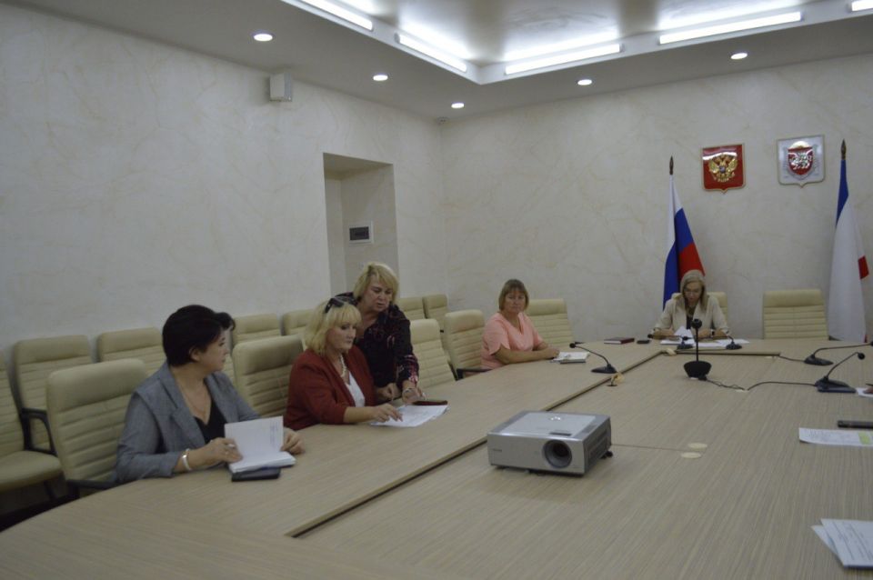 Крым определяет стратегию развития предпрофессионального педагогического образования Крым определяет стратегию развития предпрофессионального педагогического образования