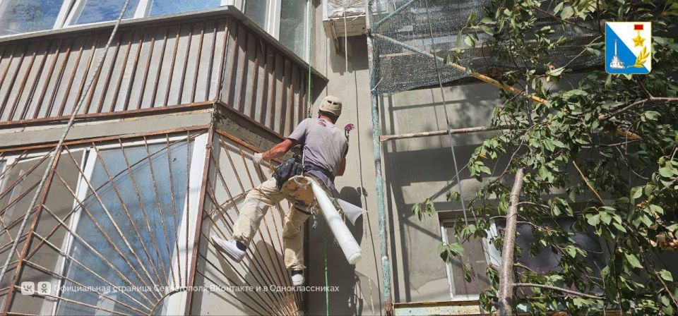 Ремонтируем фасады. Капитальный ремонт фасада дома на проспекте Генерала Острякова, 180, завершат до 26 сентября Ремонтируем фасады. Капитальный ремонт фасада дома на проспекте Генерала Острякова, 180, завершат до 26 сентября