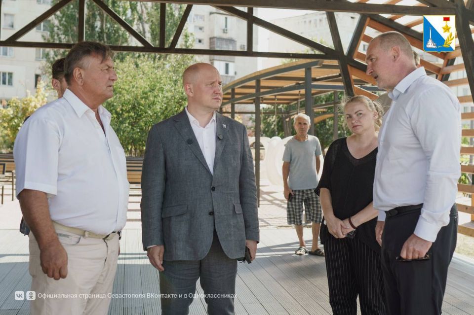 Губернаторский контроль. Михаил Развожаев провел рабочую поездку в Любимовку и обсудил вопросы благоустройства микрорайона Губернаторский контроль. Михаил Развожаев провел рабочую поездку в Любимовку и обсудил вопросы благоустройства микрорайона