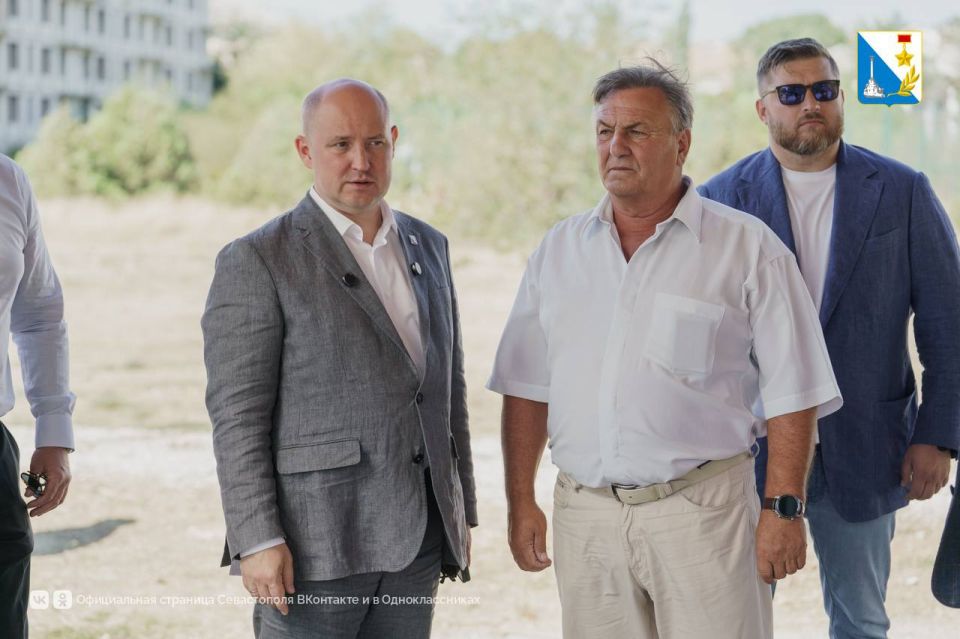 Губернаторский контроль. Михаил Развожаев провел рабочую поездку в Любимовку и обсудил вопросы благоустройства микрорайона Губернаторский контроль. Михаил Развожаев провел рабочую поездку в Любимовку и обсудил вопросы благоустройства микрорайона