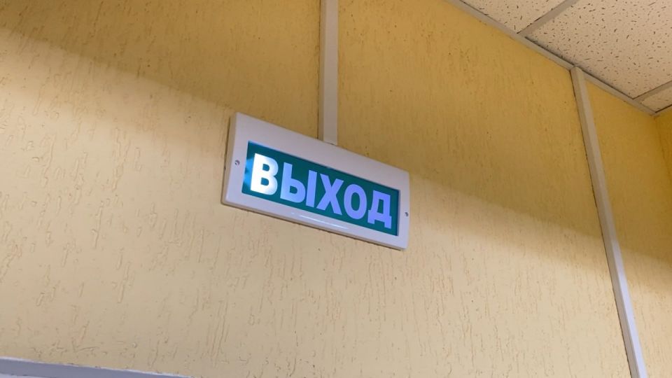 Сотрудники МЧС проверили готовность избирательных участков Симферополя Сотрудники МЧС проверили готовность избирательных участков Симферополя