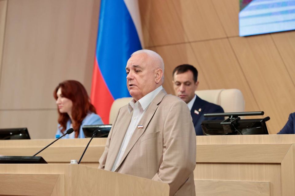 Государственный Совет Республики Крым присвоил звание «Почётный гражданин Республики Крым» Никите Михалкову и Василию Циблиеву Государственный Совет Республики Крым присвоил звание «Почётный гражданин Республики Крым» Никите Михалкову и Василию Циблиеву