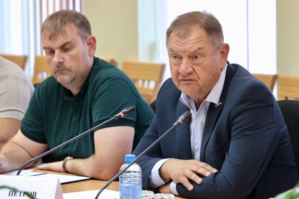 В Госсовете РК состоялось расширенное совещание по вопросу состояния подъездов многоквартирных домов В Госсовете РК состоялось расширенное совещание по вопросу состояния подъездов многоквартирных домов