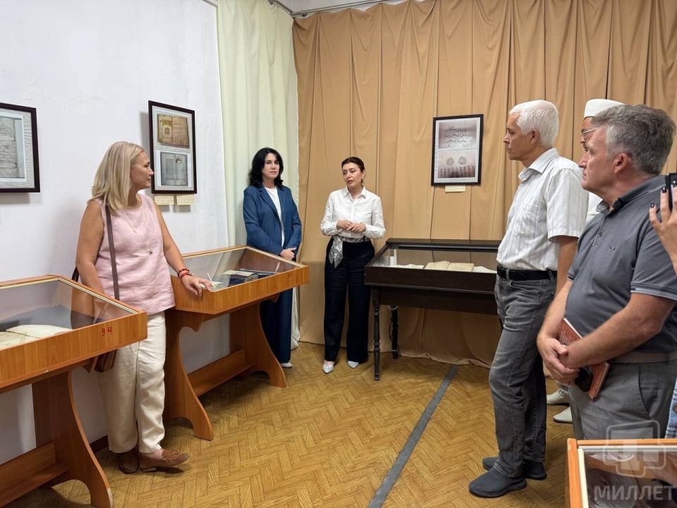 В Крымскотатарском музее культурно-исторического наследия открылась выставка «Личная библиотека дома Гераев», которая представляет уникальную возможность прикоснуться к наследию Крымского ханства В Крымскотатарском музее культурно-исторического наследия открылась выставка «Личная библиотека дома Гераев», которая представляет уникальную возможность прикоснуться к наследию Крымского ханства