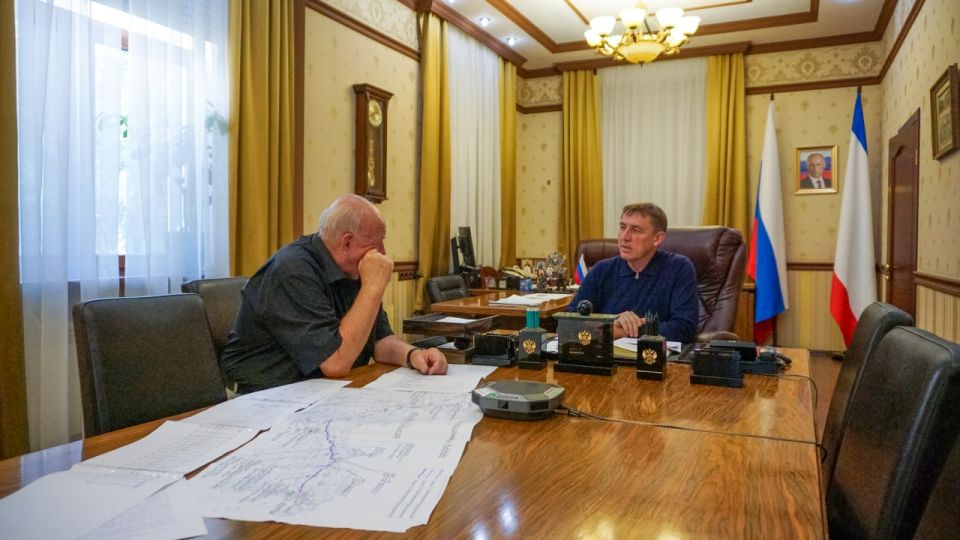 Юрий Гоцанюк: Встретился с Виктором Николаевичем Соченко, преподавателем экономики крымского агропромышленного техникума, в котором я учился в начале 90-х годов Юрий Гоцанюк: Встретился с Виктором Николаевичем Соченко, преподавателем экономики крымского агропромышленного техникума, в котором я учился в начале 90-х годов