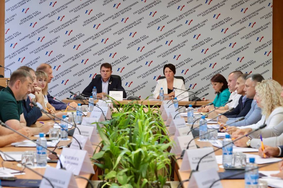В Госсовете РК состоялось расширенное совещание по вопросу состояния подъездов многоквартирных домов В Госсовете РК состоялось расширенное совещание по вопросу состояния подъездов многоквартирных домов