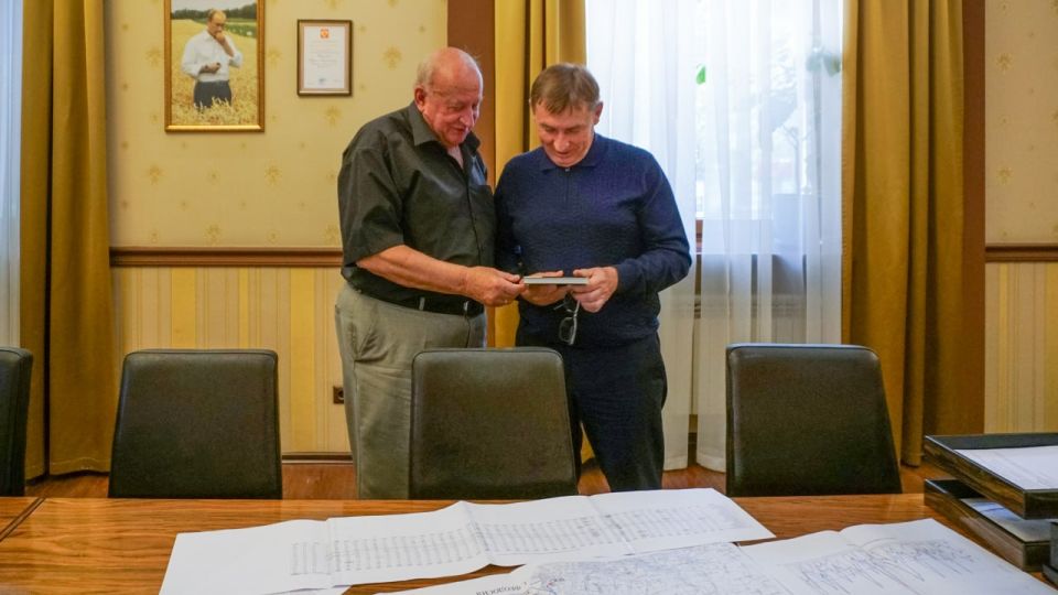 Юрий Гоцанюк: Встретился с Виктором Николаевичем Соченко, преподавателем экономики крымского агропромышленного техникума, в котором я учился в начале 90-х годов Юрий Гоцанюк: Встретился с Виктором Николаевичем Соченко, преподавателем экономики крымского агропромышленного техникума, в котором я учился в начале 90-х годов