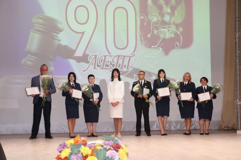 Владислав Хаджиев: Сакский районный суд отмечает свое 90-летие Владислав Хаджиев: Сакский районный суд отмечает свое 90-летие