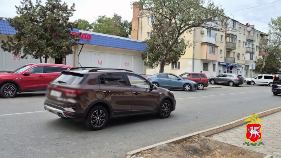 В Евпатории под колёсами автомобиля оказался восьмилетний ребёнок В Евпатории под колёсами автомобиля оказался восьмилетний ребёнок