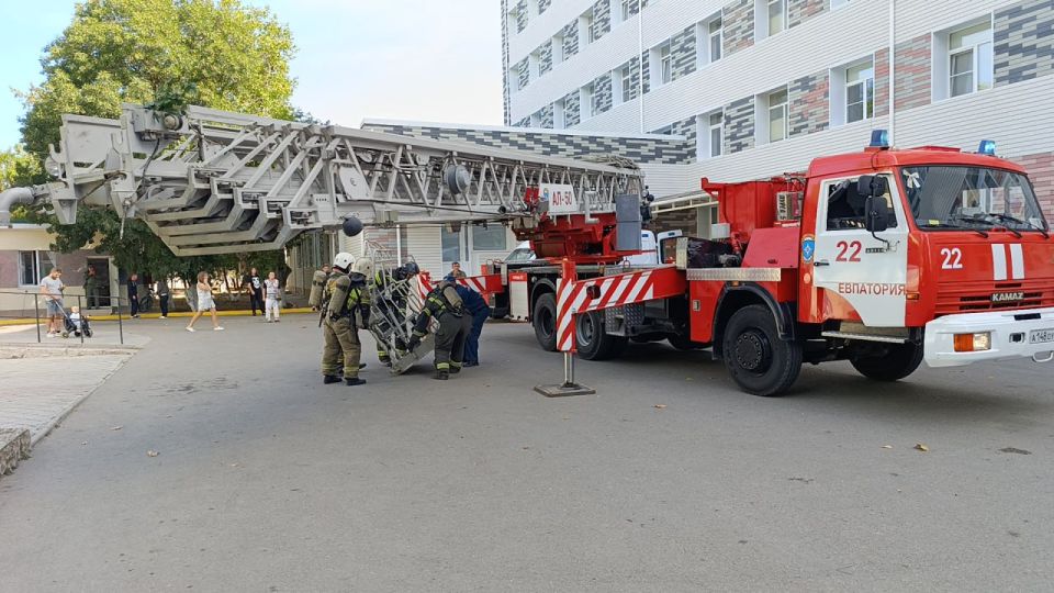 В Сакской больнице потушили условный пожар В Сакской больнице потушили условный пожар