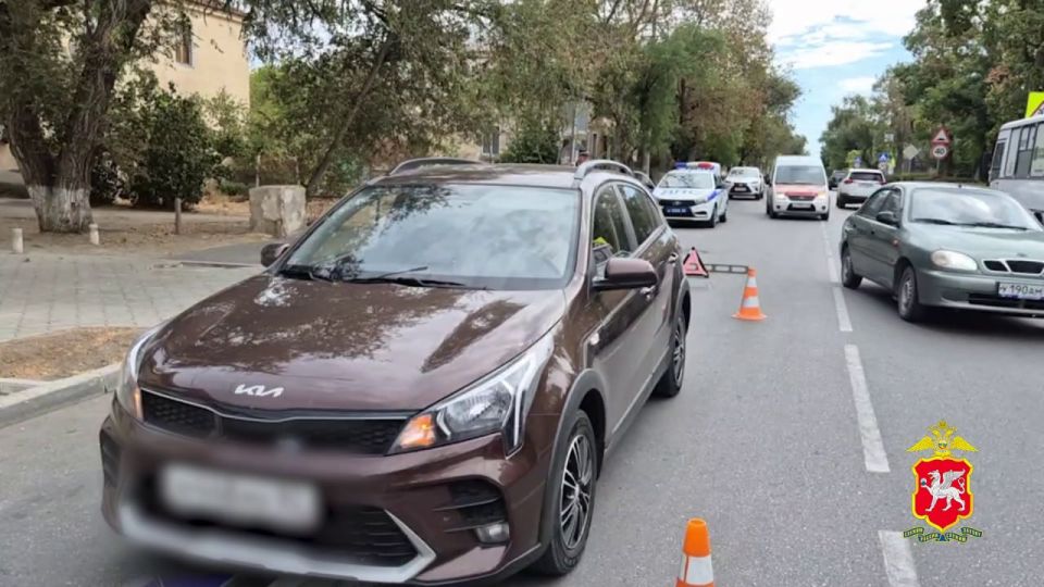 В Евпатории под колёсами автомобиля оказался восьмилетний ребёнок В Евпатории под колёсами автомобиля оказался восьмилетний ребёнок