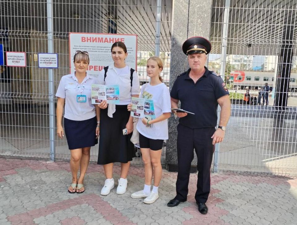 В Евпатории транспортные полицейские провели профилактическое мероприятие «Уступи дорогу поездам» В Евпатории транспортные полицейские провели профилактическое мероприятие «Уступи дорогу поездам»