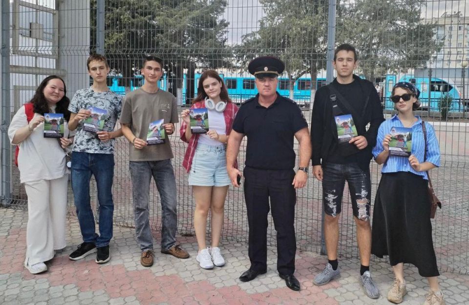В Евпатории транспортные полицейские провели профилактическое мероприятие «Уступи дорогу поездам» В Евпатории транспортные полицейские провели профилактическое мероприятие «Уступи дорогу поездам»