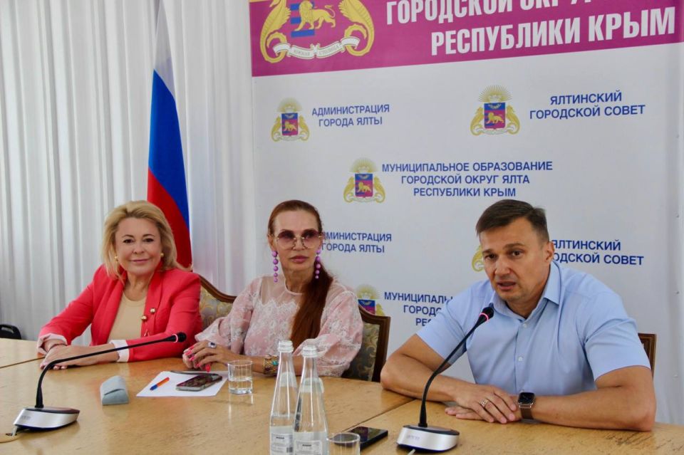 Константин Шимановский: С главой администрации Ялты Яниной Петровной Павленко приняли участие во всероссийском проекте «Движения первых» -«Классные встречи» Константин Шимановский: С главой администрации Ялты Яниной Петровной Павленко приняли участие во всероссийском проекте «Движения первых» -«Классные встречи»