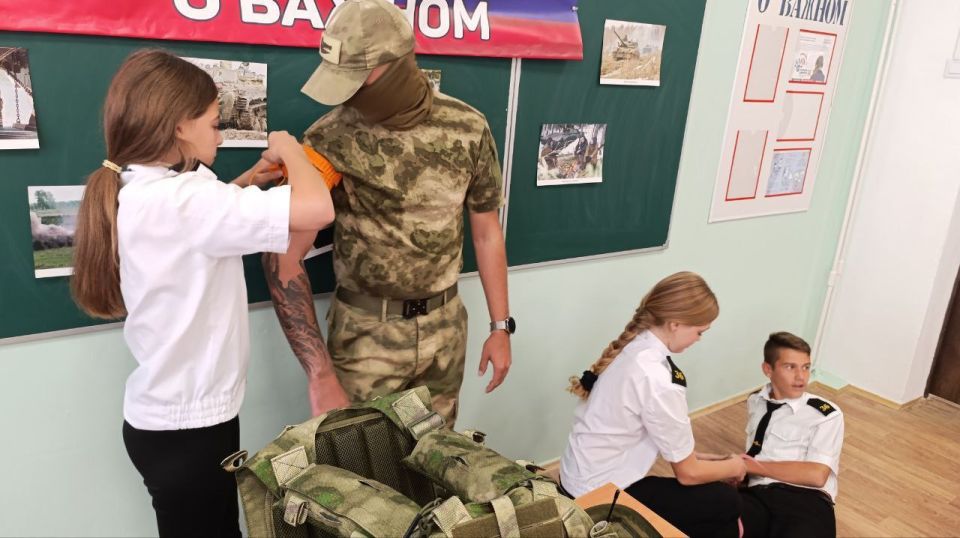 12 сентября 2025 года в МБОУ «СОШ – детский сад №36» прошло патриотическое мероприятие с участием инструктора Союза Ветеранов СВО по Республике Крым 12 сентября 2025 года в МБОУ «СОШ – детский сад №36» прошло патриотическое мероприятие с участием инструктора Союза Ветеранов СВО по Республике Крым