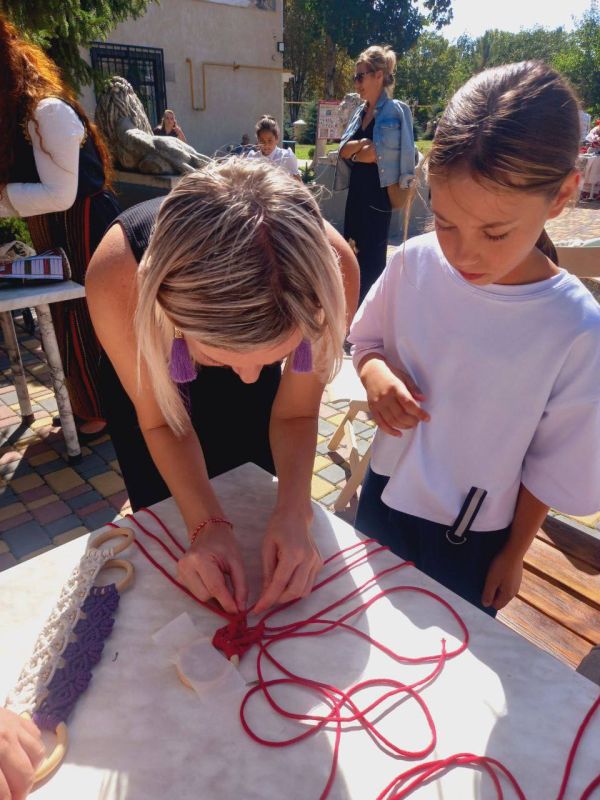 IV фестиваль национальных культур «Сияние Солхата», прошедший в Старом Крыму, объединил народы Крыма в большом творческом празднике IV фестиваль национальных культур «Сияние Солхата», прошедший в Старом Крыму, объединил народы Крыма в большом творческом празднике