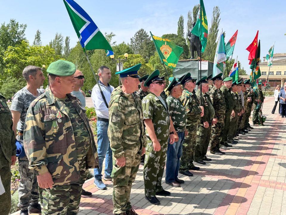 Иван Манучаров: Дорогие мои нижнегорцы! От всего сердца поздравляю вас с 227-летием посёлка и 95-летием Нижнегорского района! Иван Манучаров: Дорогие мои нижнегорцы! От всего сердца поздравляю вас с 227-летием посёлка и 95-летием Нижнегорского района!